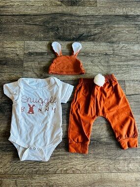 Snuggle Bunny Baby Outfit - White Bodysuit & Rust Bunny Hat + Pants 60/6 M